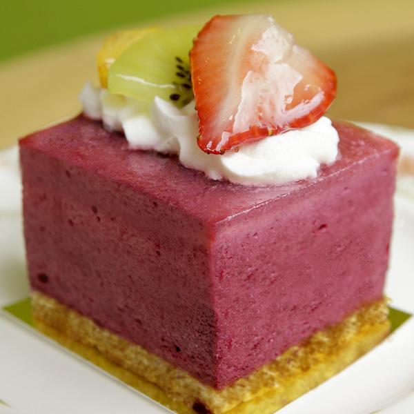 Black Currant Cheesecake